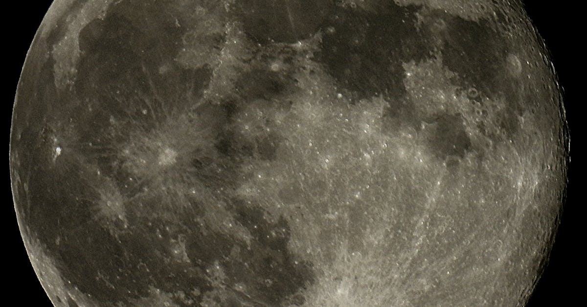 découvrez les débris lunaires : les fragments et résidus laissés sur la surface de la lune, leur origine et leur impact sur les futures missions spatiales.