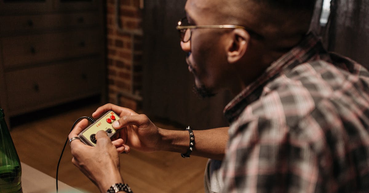 découvrez la manette sega master system avec connexion usb-c, parfaite pour revivre vos jeux rétro préférés avec une compatibilité moderne et une prise en main confortable.