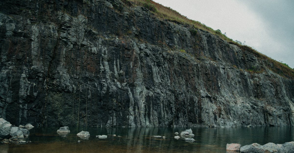 découvrez slint, un groupe de rock indépendant emblématique, connu pour son influence sur le post-rock et son style unique.