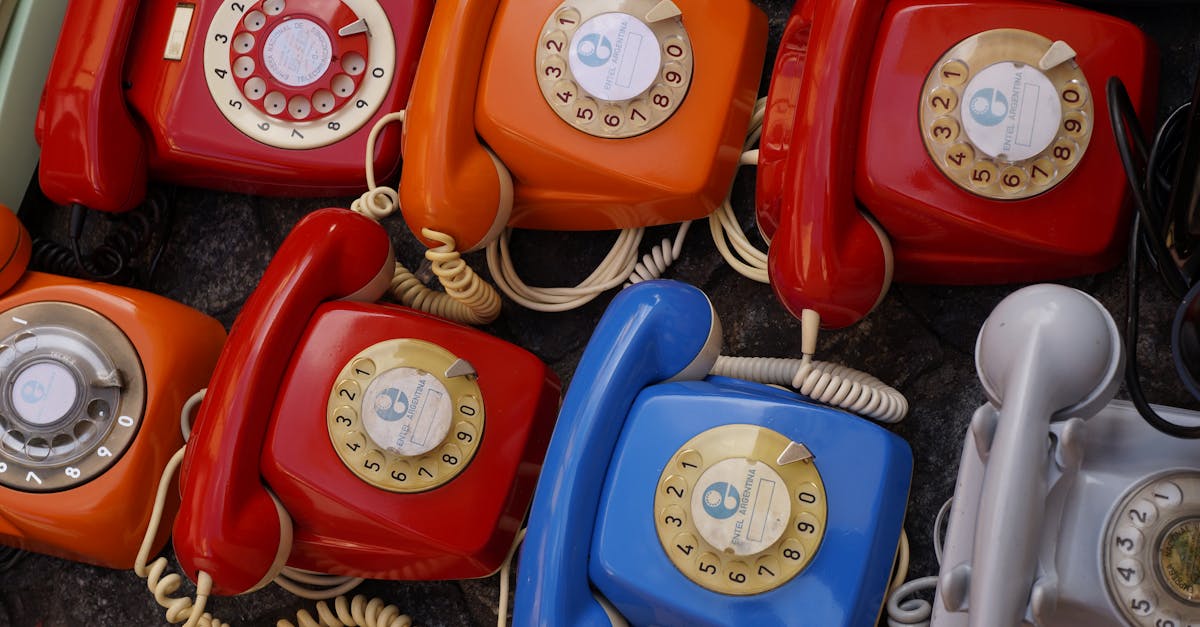 découvrez comment reconnaître et éviter les arnaques téléphoniques courantes pour protéger vos informations personnelles et financières.